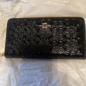 Coach Accordion Zip Signature Embossed Wallet Black/Gold; priced for QUICK sale!